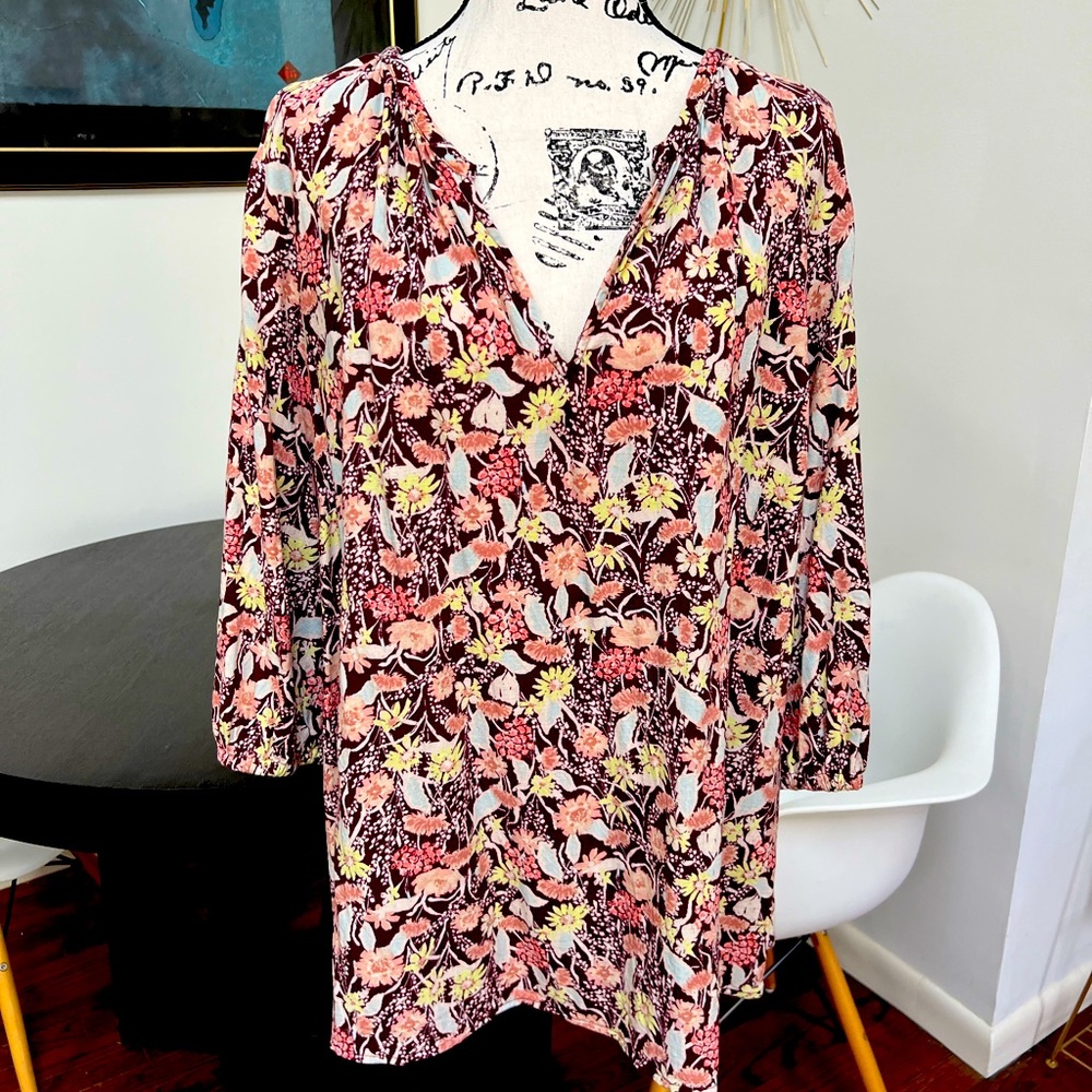 Ava & Viv top Size 2X V Neck